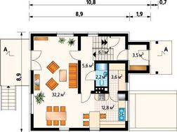 Дом в два этажа с симпатичным входным порталом