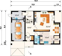 Красочный дом с массивными квадратными колоннами